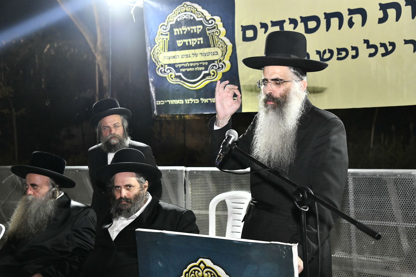 העצרת אמש מחוץ לשערי כלא 10