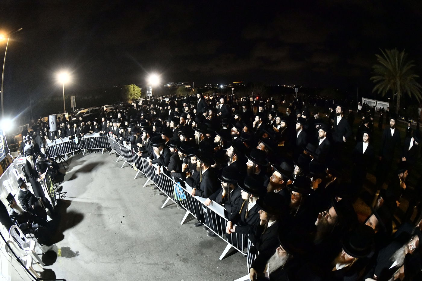 העצרת אמש מחוץ לשערי כלא 10