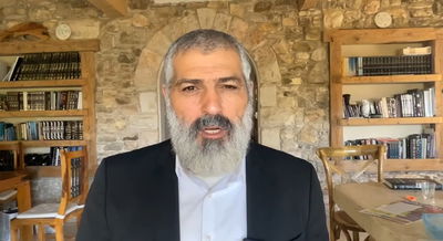 צבי יחזקאלי בפינה על פרשת ראה • צפו