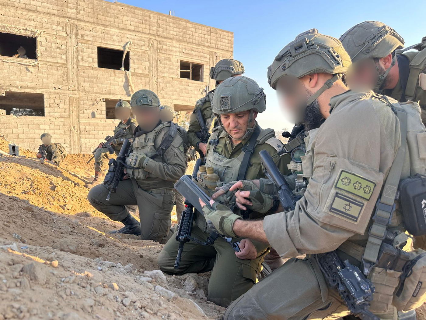 מפקד פיקוד הדרום, אלוף יניב עשור, מפקד אוגדה 36, מפקד חטיבת כפיר ומפקדים נוספים בנקודת ההיתקלות