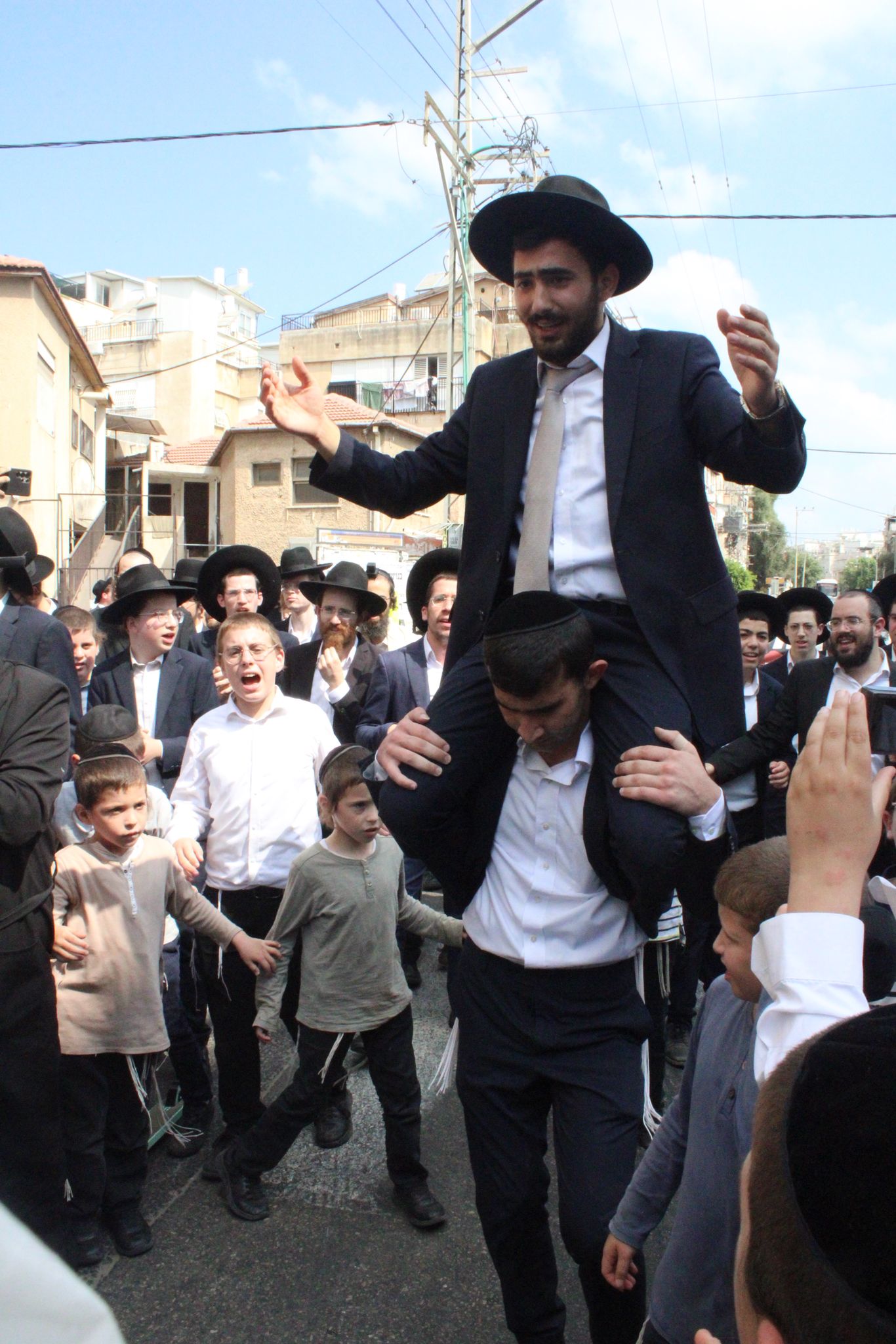 "אשרי העם שככה לו": קבלת פנים המונית לאסיר עולם התורה רפאל יצחקוב ששוחרר מהכלא הצבאי