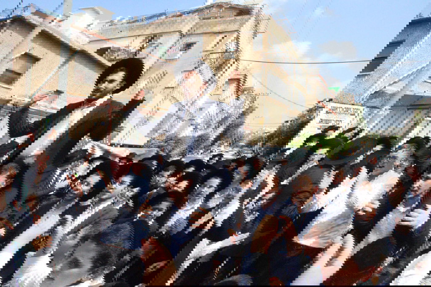 "אשרי העם שככה לו": קבלת פנים המונית לאסיר עולם התורה רפאל יצחקוב ששוחרר מהכלא הצבאי