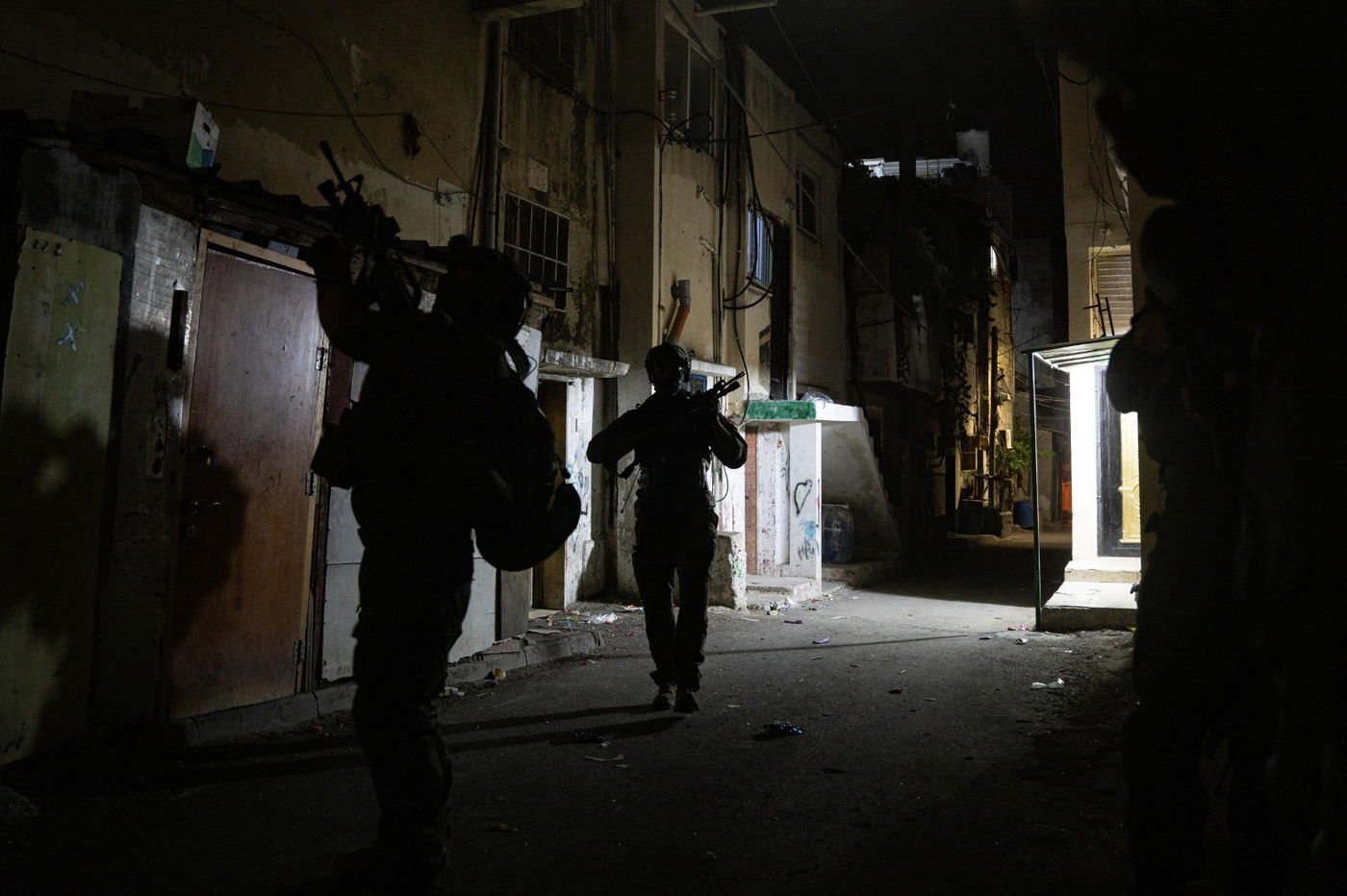 "מחבל מרכזי" נעצר יחד עם 90 מבוקשים נוספים; הוחרם אמל"ח רב