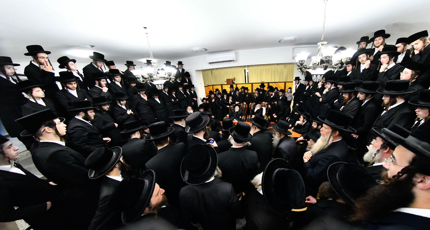 ניחום אבלים אצל האחים האדמו"רים מקרעטשניף ופרמישלאן