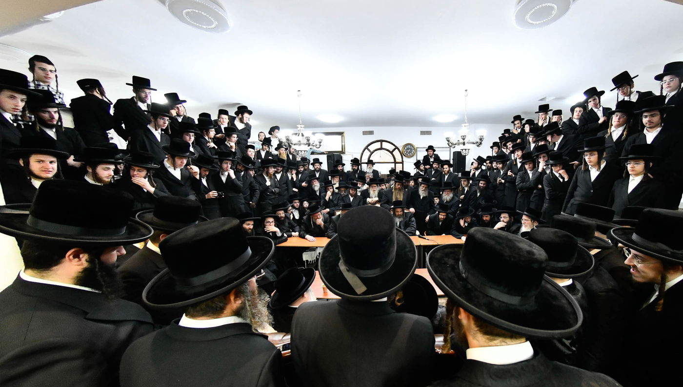 ניחום אבלים אצל האחים האדמו"רים מקרעטשניף ופרמישלאן