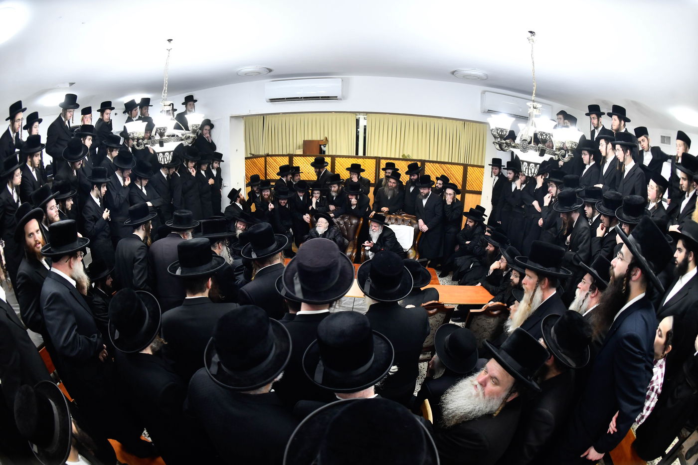 ניחום אבלים אצל האחים האדמו"רים מקרעטשניף ופרמישלאן