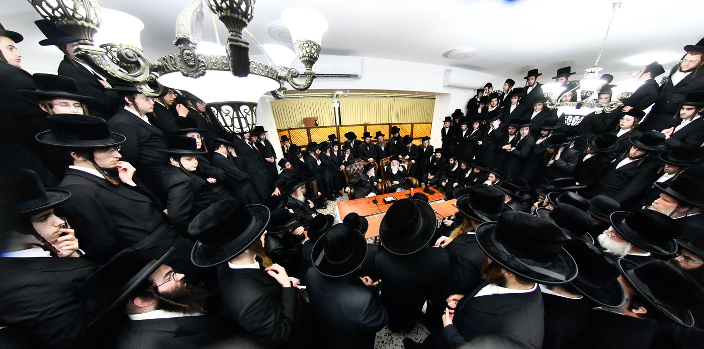 ניחום אבלים אצל האחים האדמו"רים מקרעטשניף ופרמישלאן