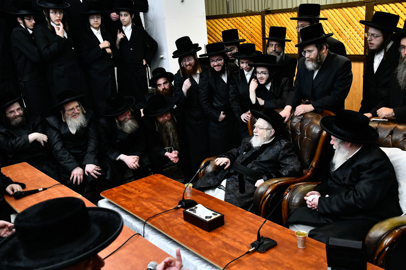 ניחום אבלים אצל האחים האדמו"רים מקרעטשניף ופרמישלאן