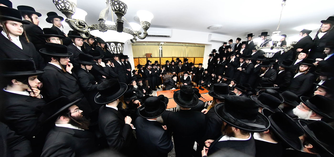 ניחום אבלים אצל האחים האדמו"רים מקרעטשניף ופרמישלאן