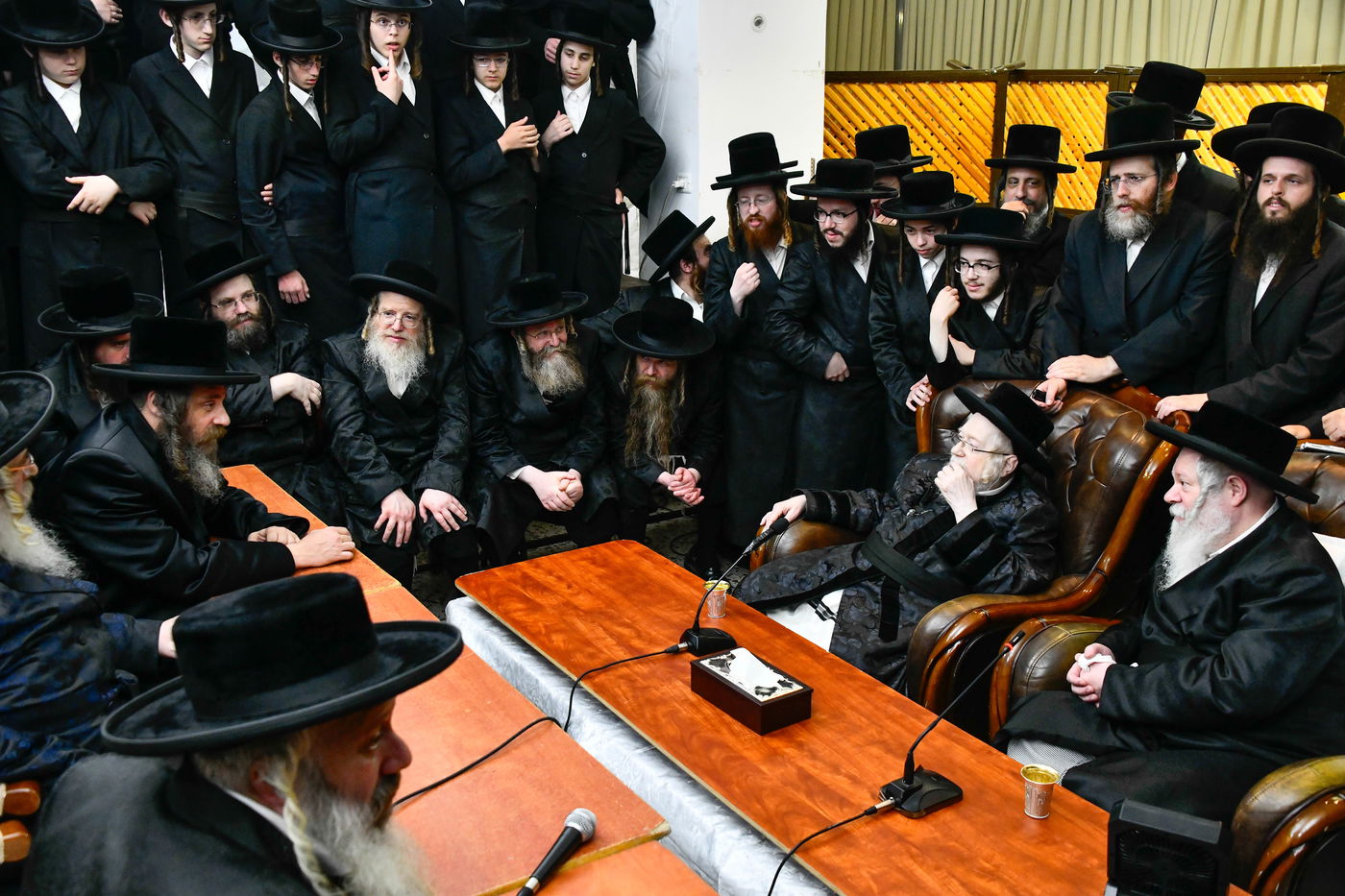 ניחום אבלים אצל האחים האדמו"רים מקרעטשניף ופרמישלאן