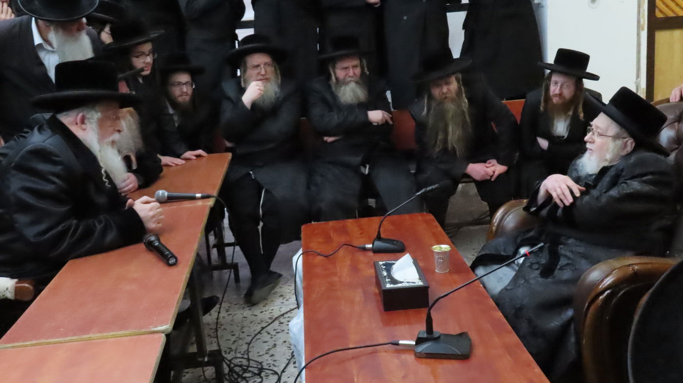 ניחום אבלים אצל האחים האדמו"רים מקרעטשניף ופרמישלאן