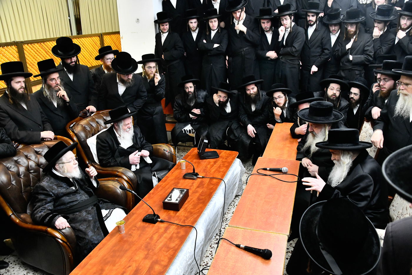 ניחום אבלים אצל האחים האדמו"רים מקרעטשניף ופרמישלאן