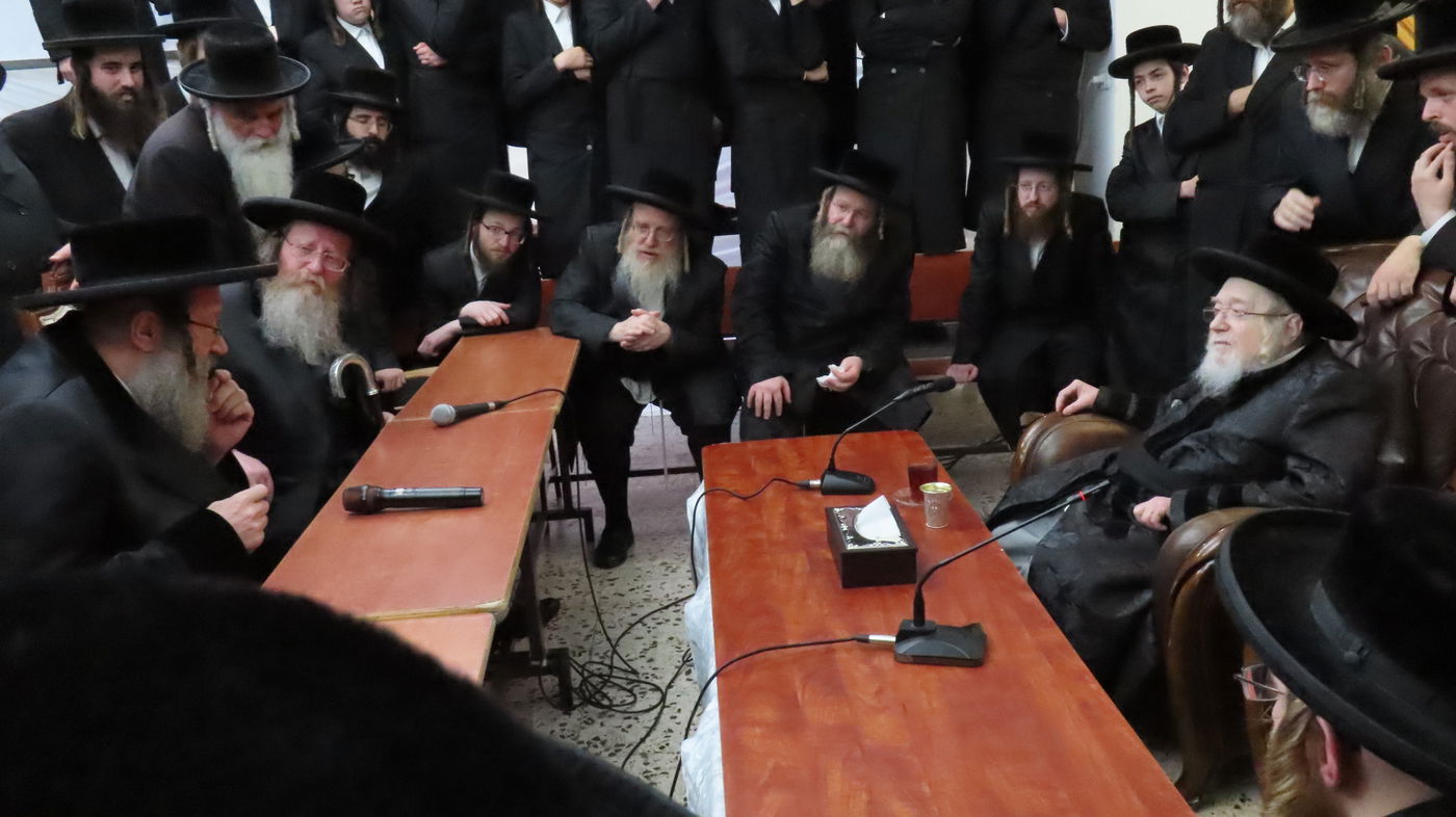 ניחום אבלים אצל האחים האדמו"רים מקרעטשניף ופרמישלאן