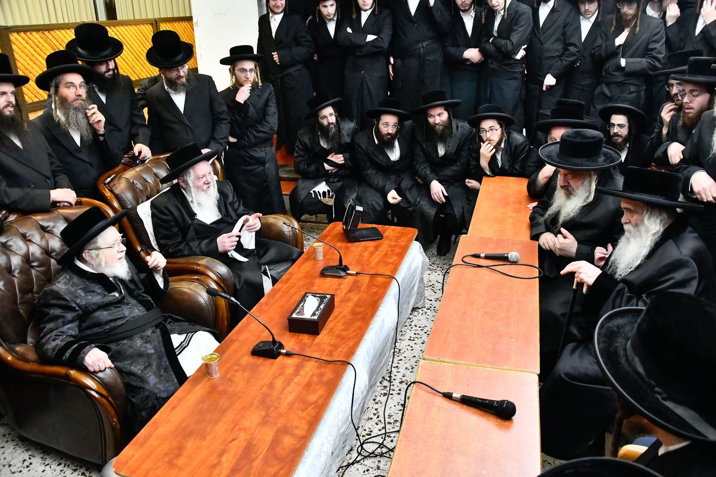 ניחום אבלים אצל האחים האדמו"רים מקרעטשניף ופרמישלאן