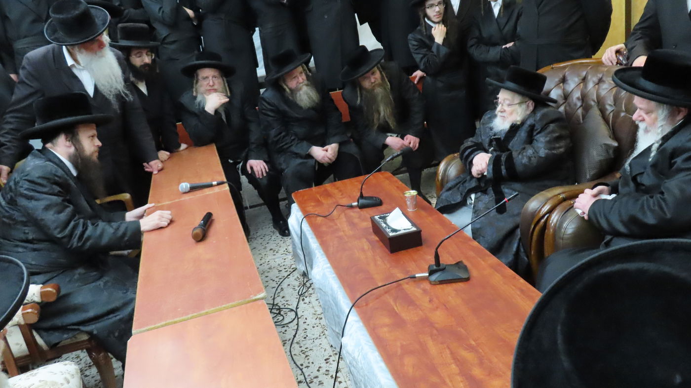 ניחום אבלים אצל האחים האדמו"רים מקרעטשניף ופרמישלאן