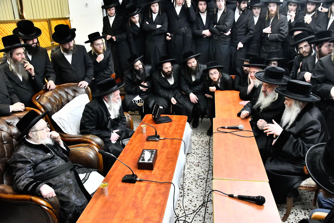 ניחום אבלים אצל האחים האדמו"רים מקרעטשניף ופרמישלאן