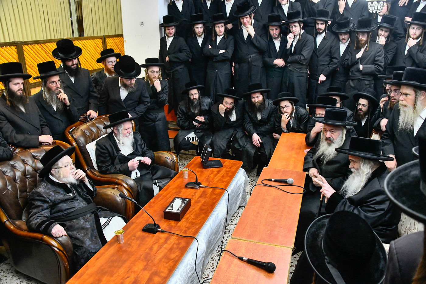 ניחום אבלים אצל האחים האדמו"רים מקרעטשניף ופרמישלאן