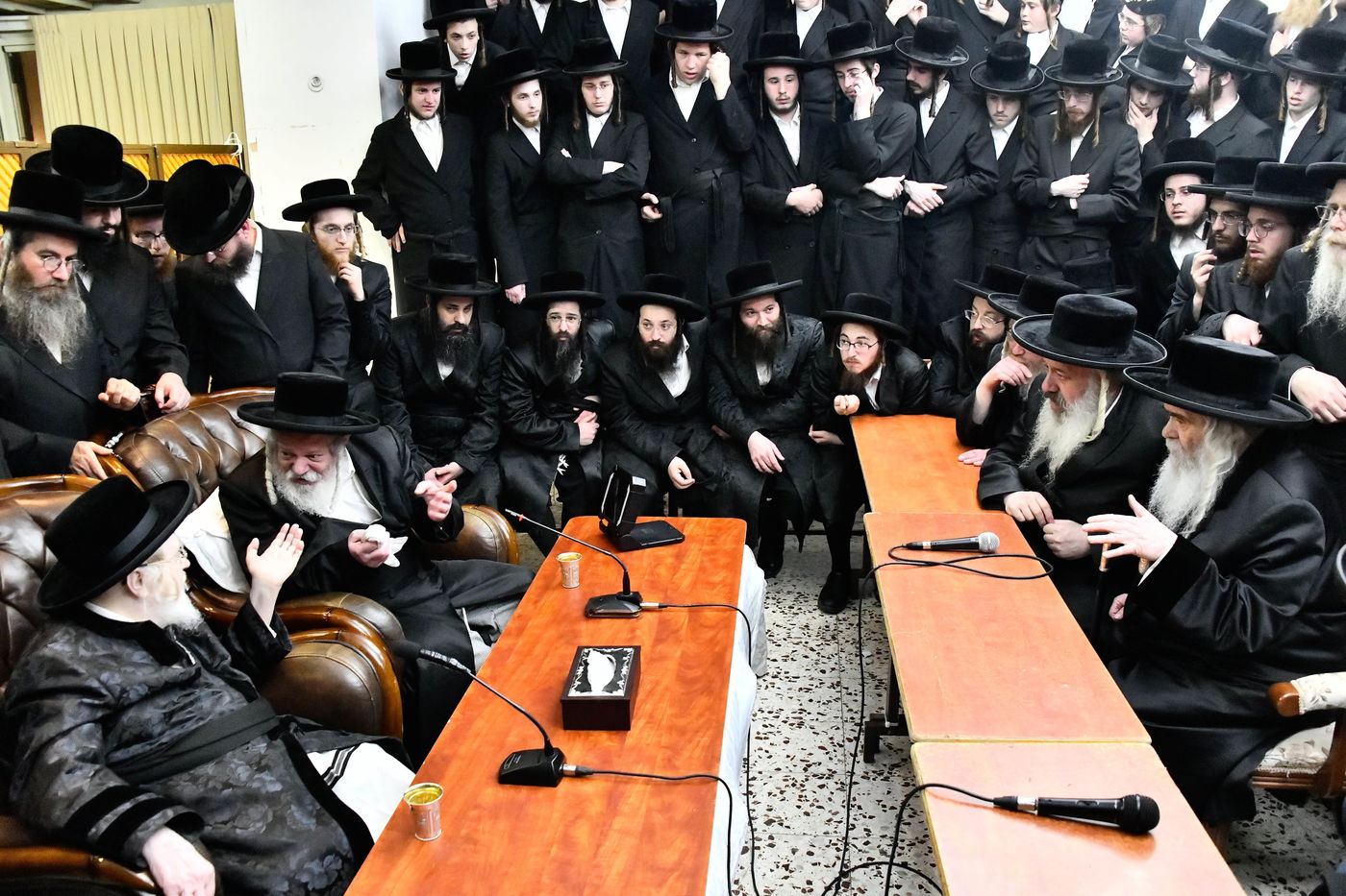 ניחום אבלים אצל האחים האדמו"רים מקרעטשניף ופרמישלאן