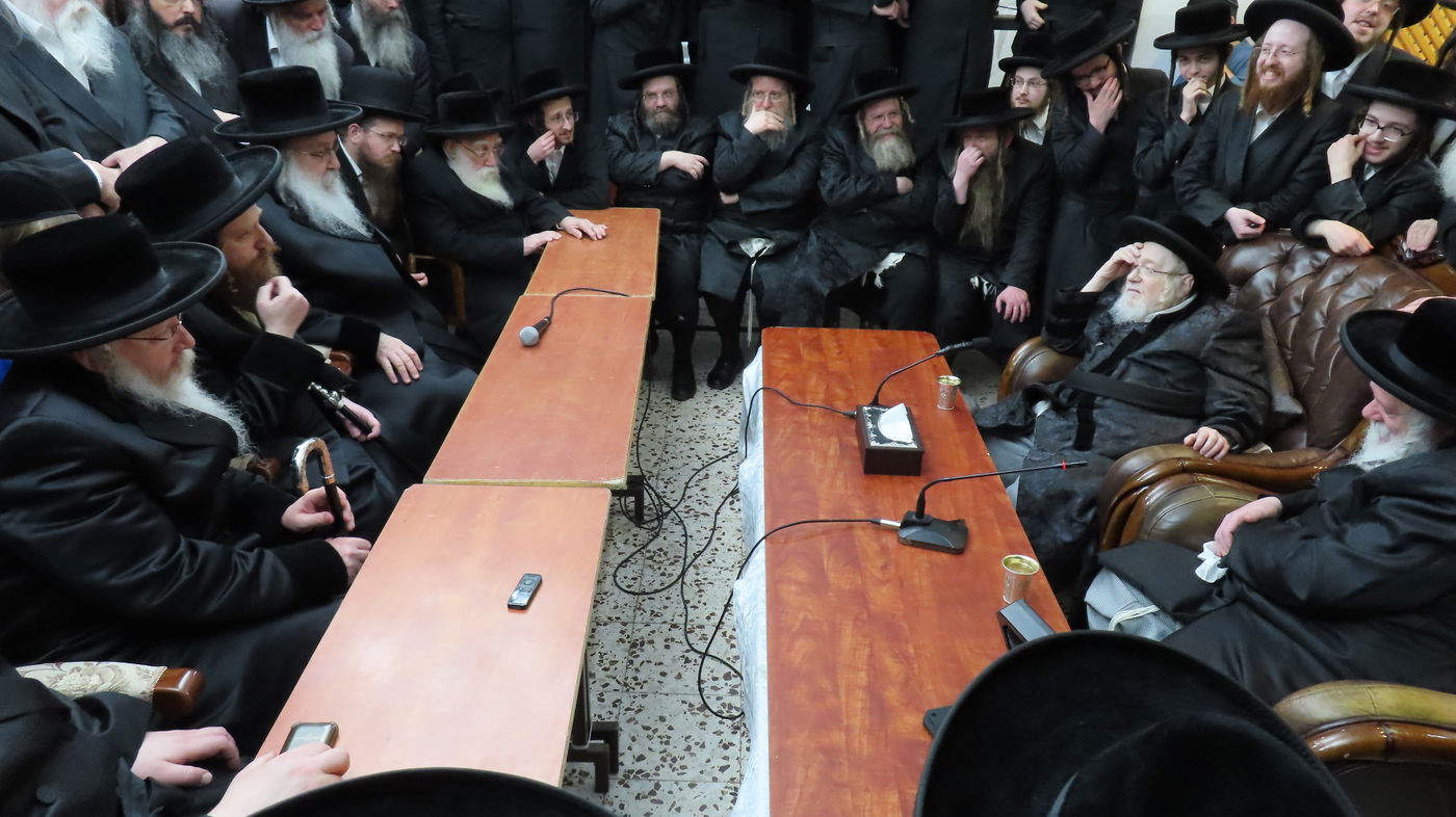 ניחום אבלים אצל האחים האדמו"רים מקרעטשניף ופרמישלאן