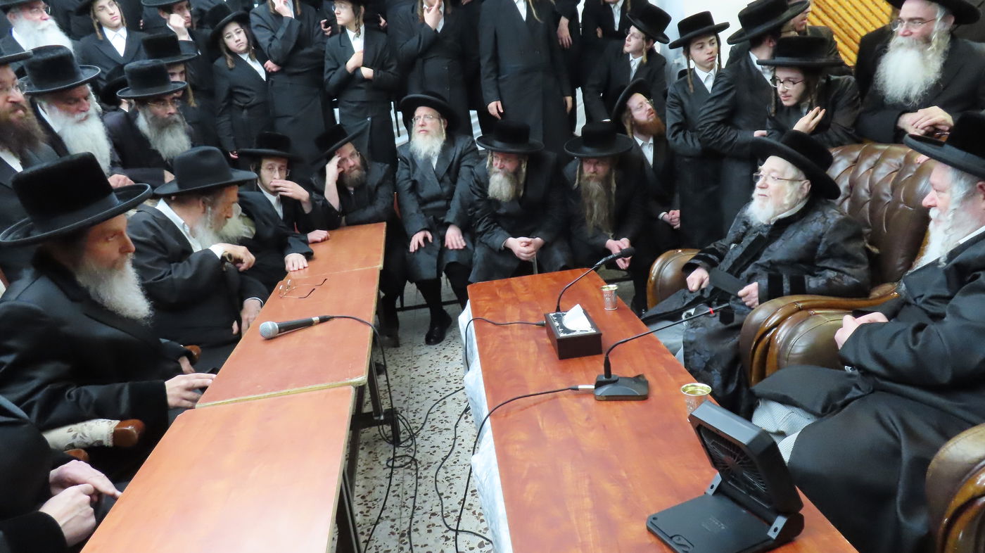 ניחום אבלים אצל האחים האדמו"רים מקרעטשניף ופרמישלאן