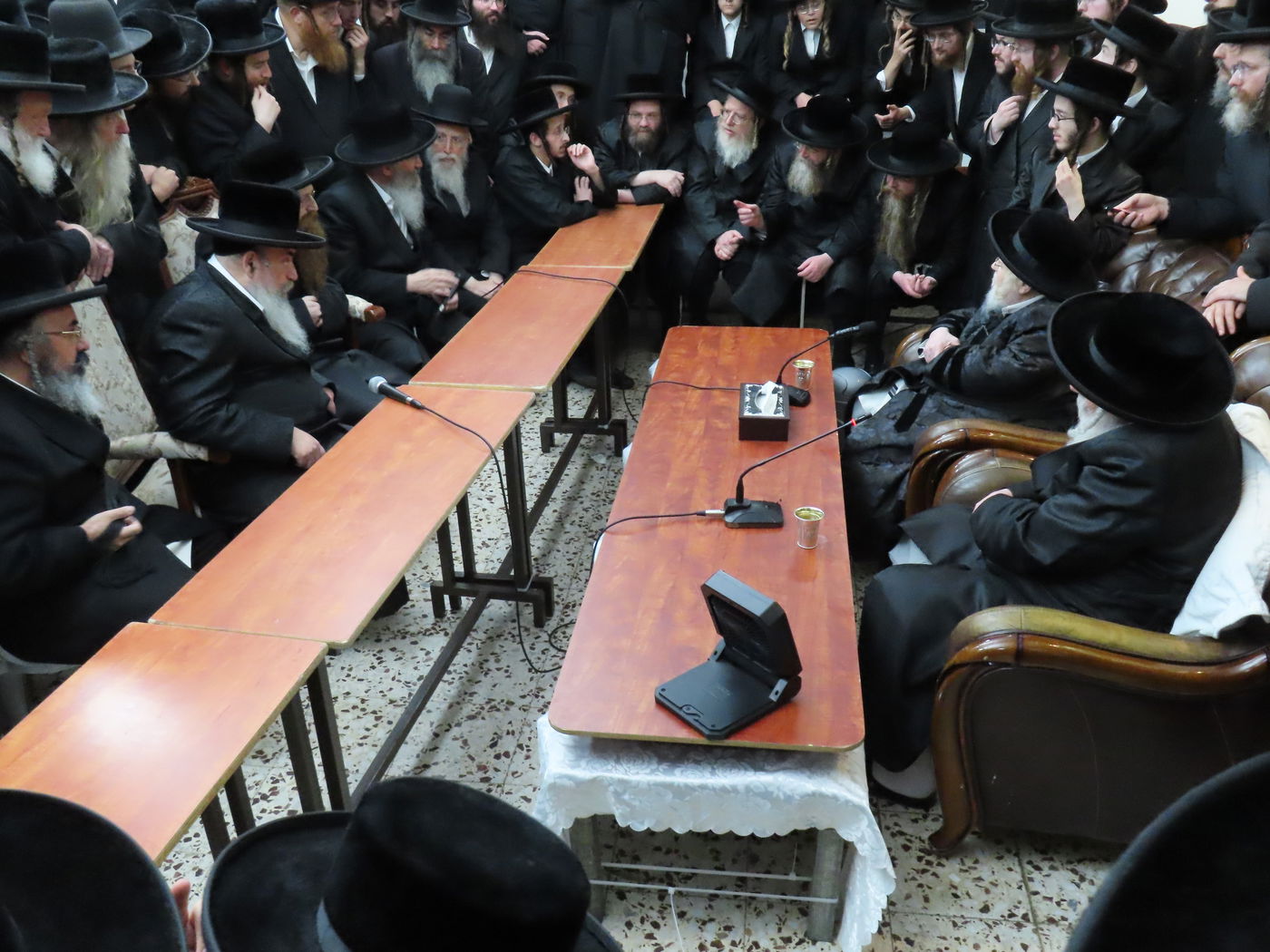 ניחום אבלים אצל האחים האדמו"רים מקרעטשניף ופרמישלאן