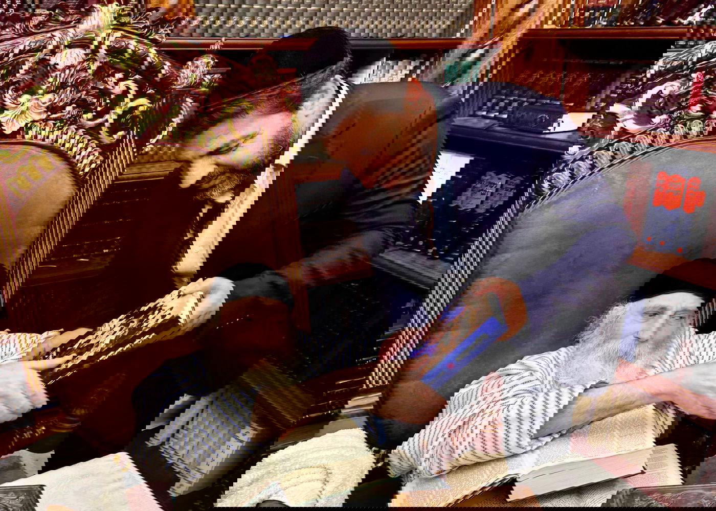 רב הסלבס העניק את ספרו לאדמו"ר רבי יצחק מאיר מורגנשטרן | צפו