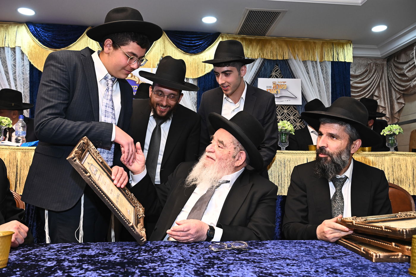 חלוקת פרסים בישיבת "עטרת ראובן" ביתר עילית