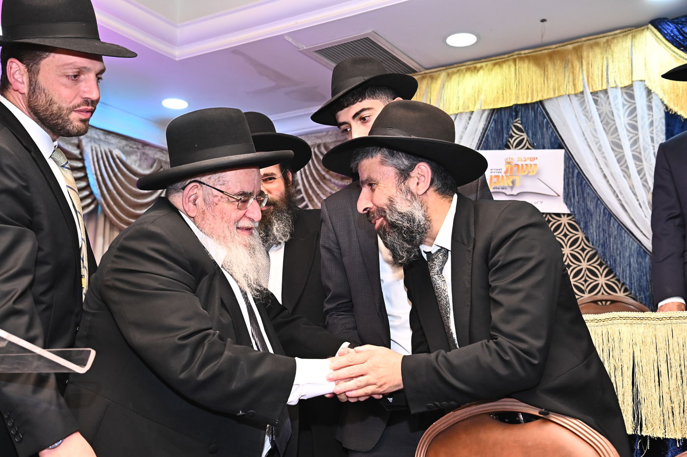 חלוקת פרסים בישיבת "עטרת ראובן" ביתר עילית