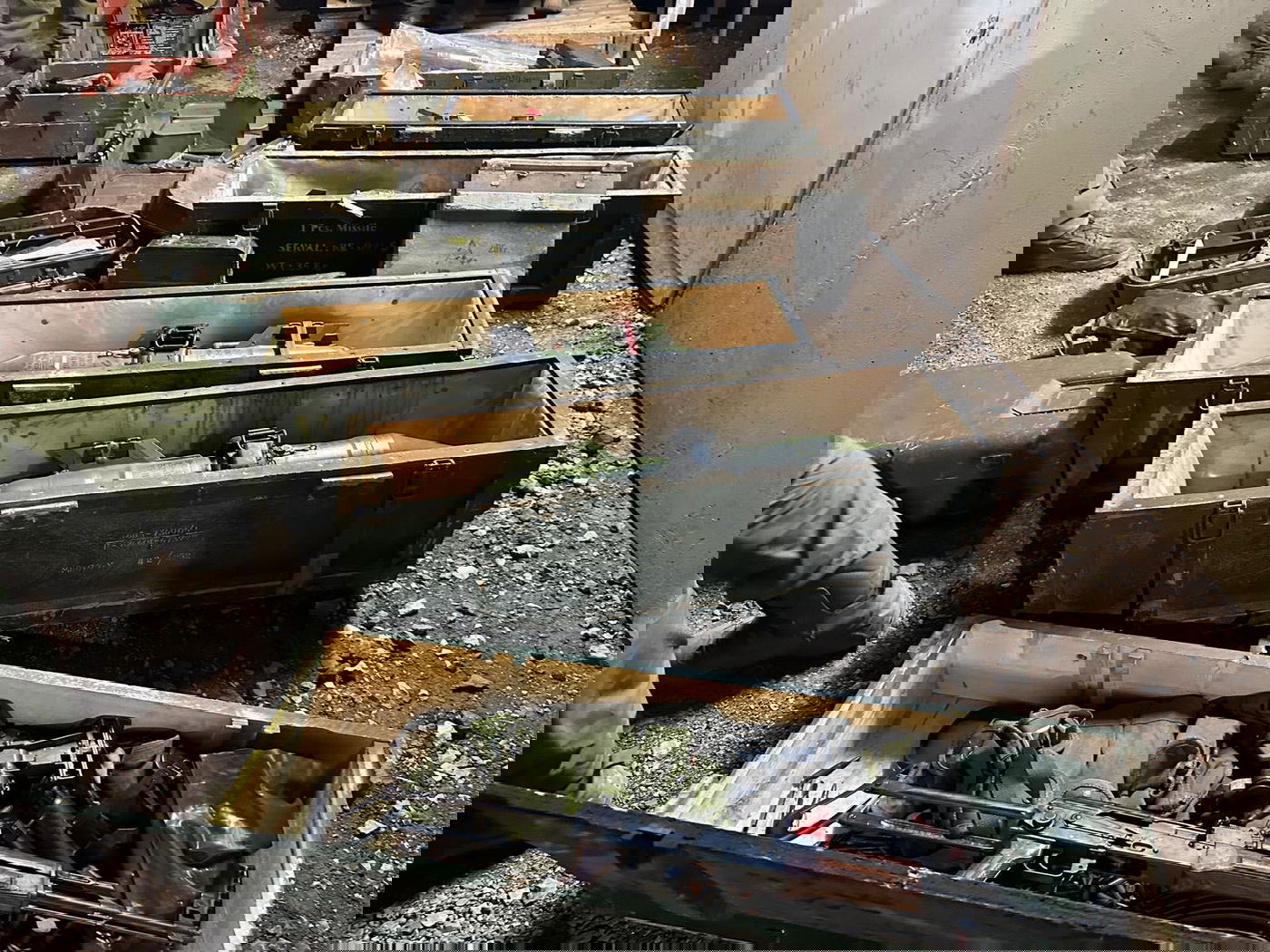 חלק מאמצעי הלחימה שנמצאו ואותרו