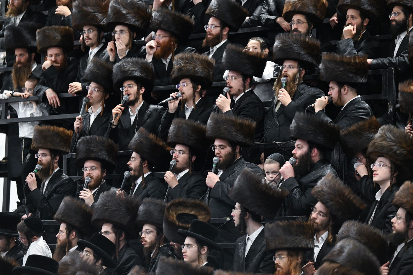 שמחת בר המצווה לנכד האדמו"ר מצאנז