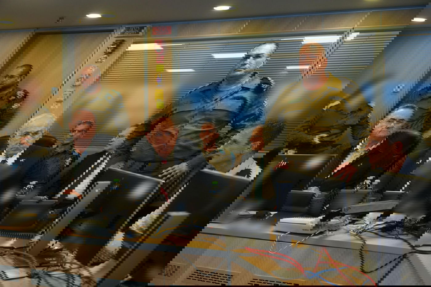 נתניהו, כ"ץ וזמיר בעת התקיפה