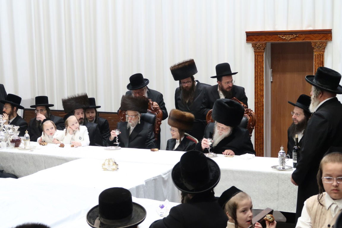 האדמו"ר מסערט ויז'ניץ ומודז'יץ בטיש לחיים משותף