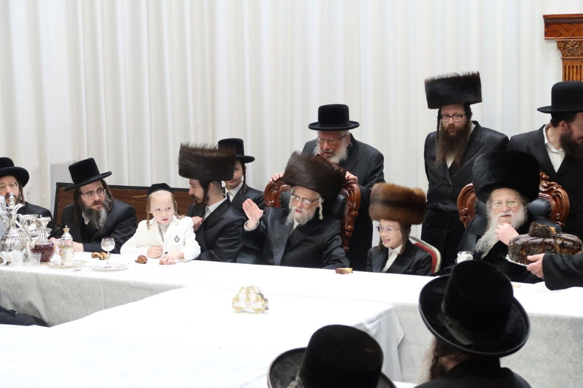 האדמו"ר מסערט ויז'ניץ ומודז'יץ בטיש לחיים משותף