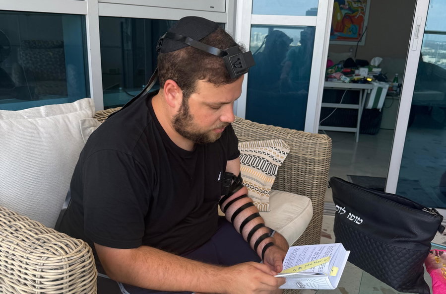 טופז לוק עם תפילין