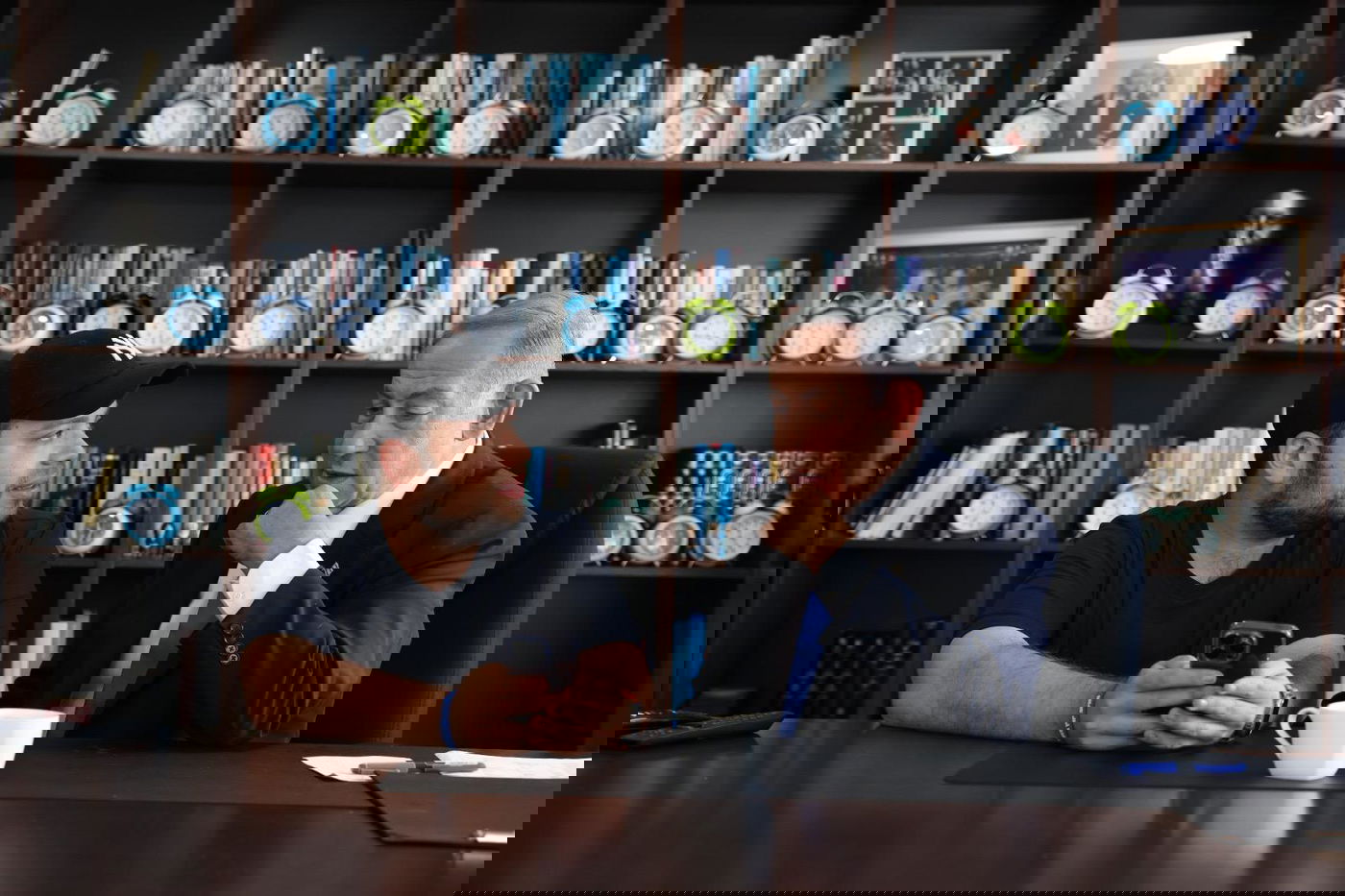 לוק לצד נתניהו