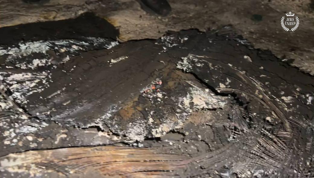 "ביזיון והשפלה" | מחריד: בקבוקי תבערה הושלכו למערת שבעים הזקנים