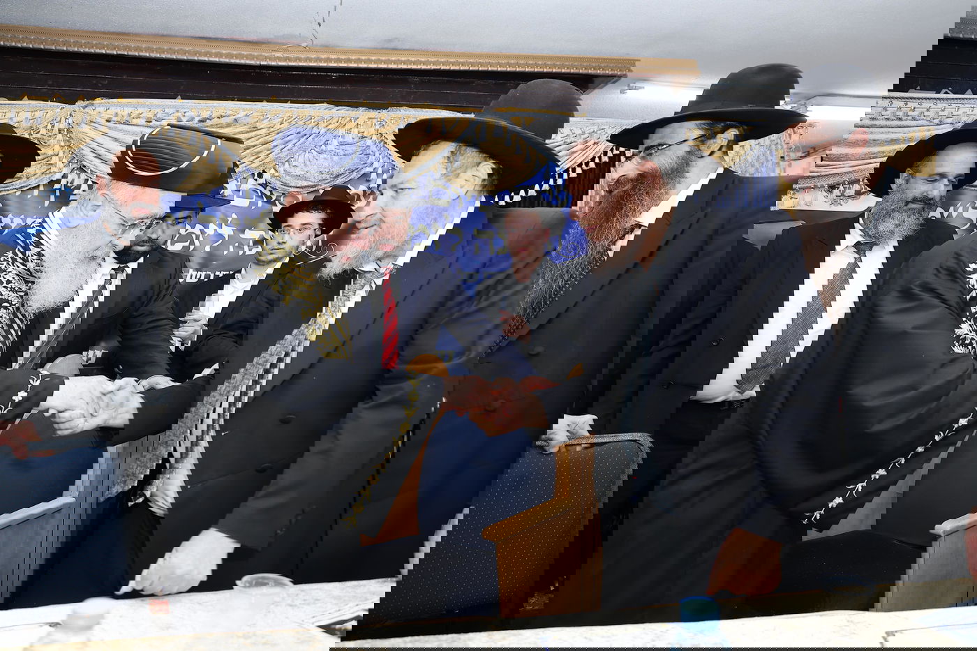 הראשל"צ הגר"י יוסף בשיחה בביהמ"ד 'ישועה ליהודה'