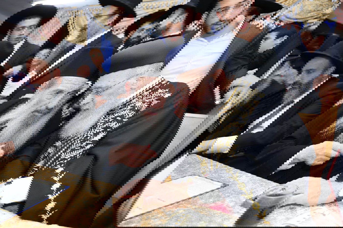 הראשל"צ הגר"י יוסף בשיחה בביהמ"ד 'ישועה ליהודה'