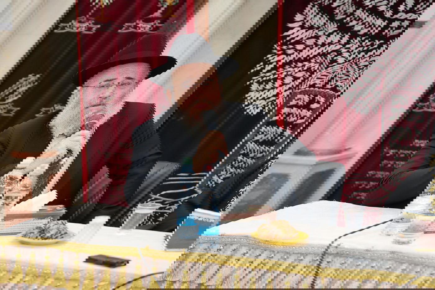 הגר"י יוסף בשיחה בבית המדרש ‘משה אמת’ בשיכון ו'