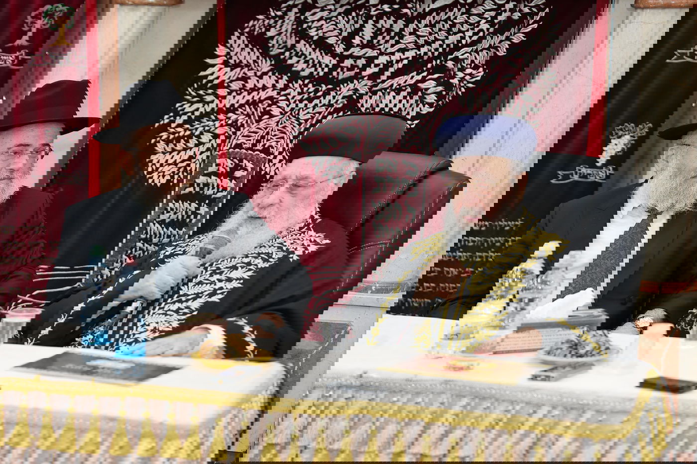 הגר"י יוסף בשיחה בבית המדרש ‘משה אמת’ בשיכון ו'