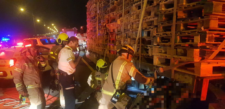 "הרכב התרסק מתחת למשאית": תאונה קטלנית בכביש 6, הנהג נהרג