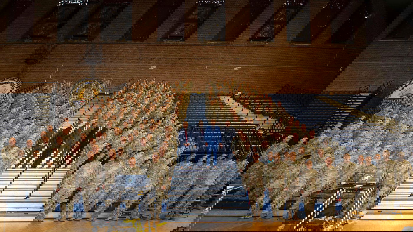 חיילי המשמר הלאומי עם שר ההגנה בוושינגטון