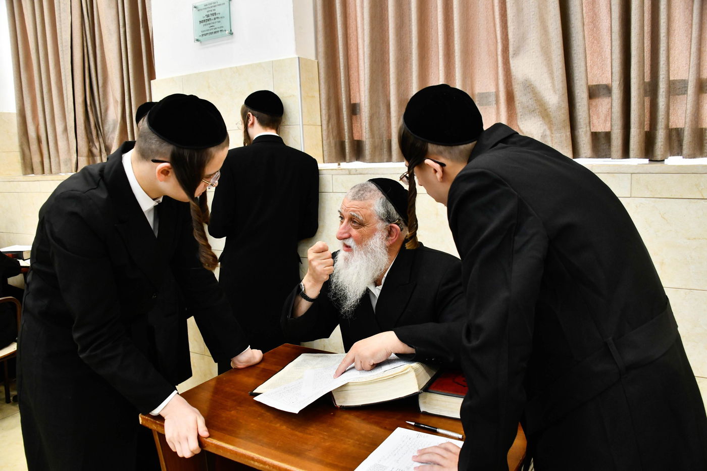 פתיחת הזמן בישיבת באבוב