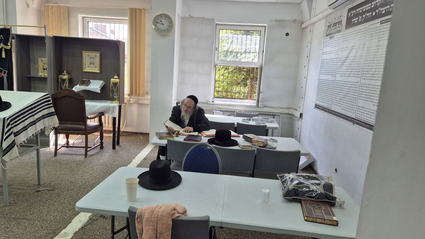 האדמו"ר מביאלה ב"ב בימי מנוחה בעיירת פשיסחא שבפולין