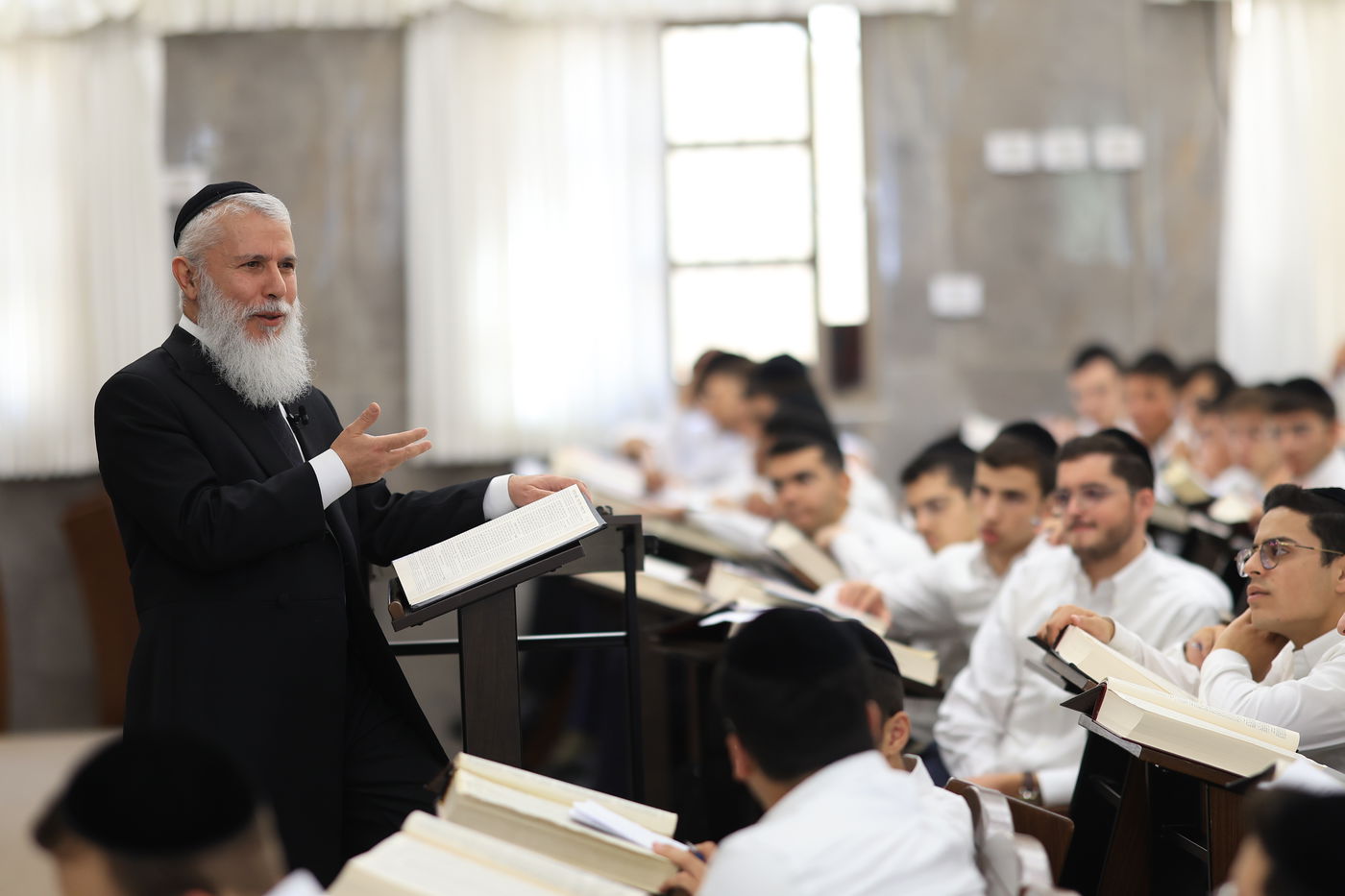 פתיחת הזמן בישיבת 'אבני נזר'