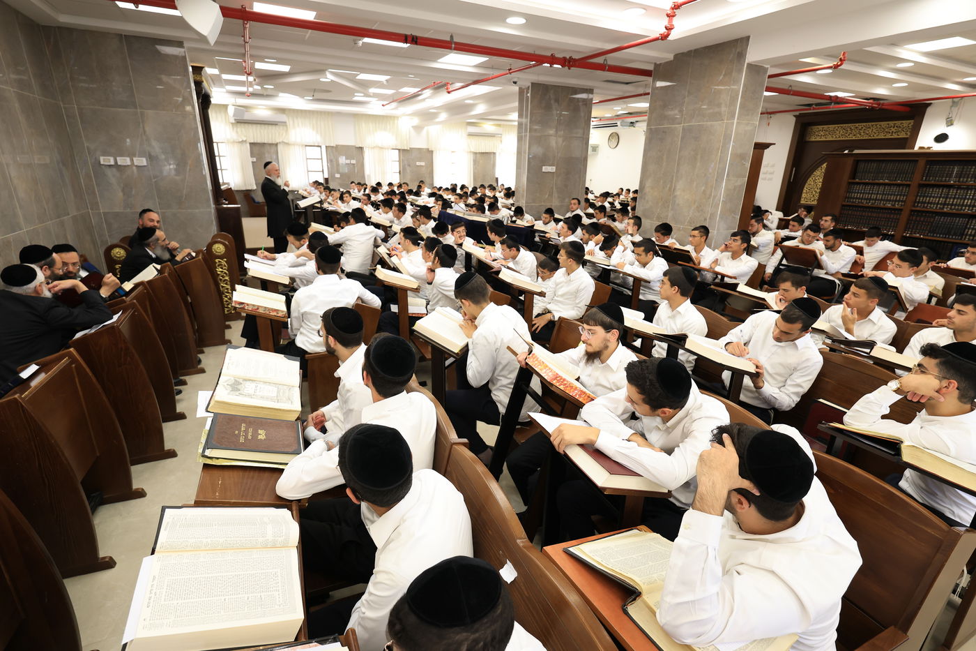 פתיחת הזמן בישיבת 'אבני נזר'