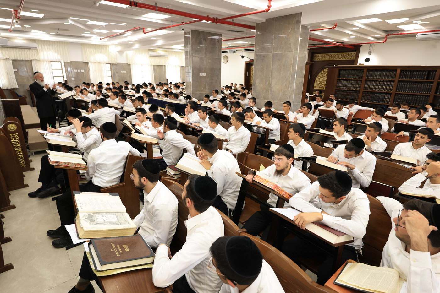 פתיחת הזמן בישיבת 'אבני נזר'