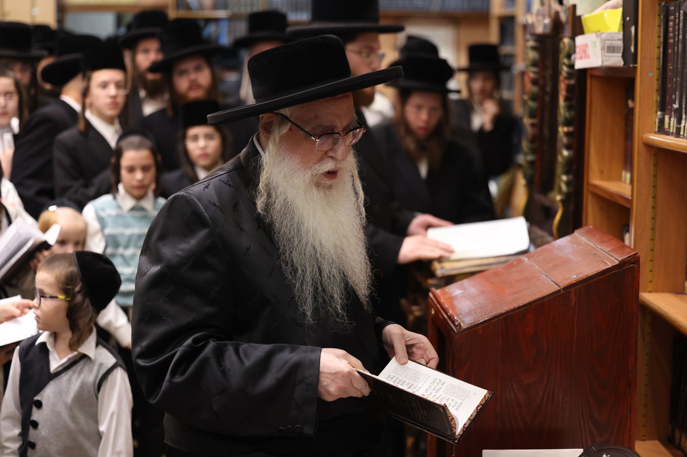 האדמו"ר מצאנז בקבלת קהל בעיה"ק צפת