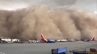תיעוד מרהיב מארה"ב: "קיר אבק" עצום שטף את העיר פיניקס 