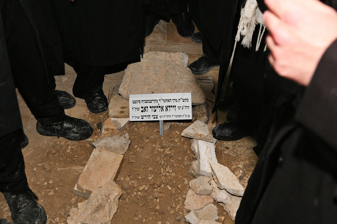 מסע הלויית האדמו"ר מקרעטשניף סיגעט זצ"ל